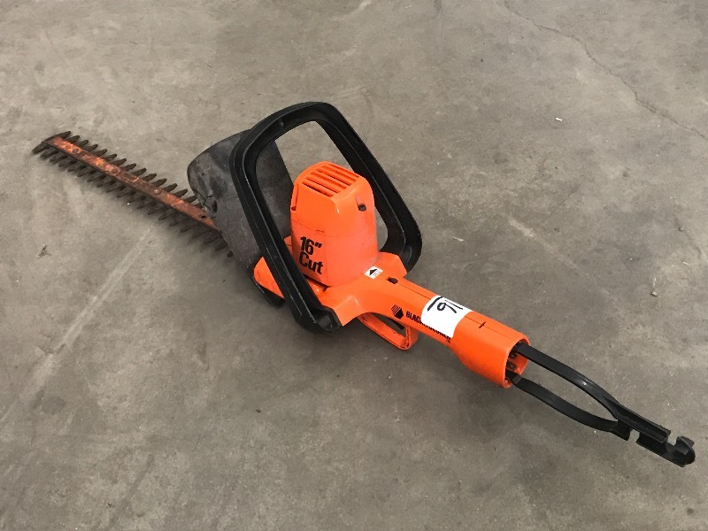 lot 16 image: Electric Hedge Trimmer