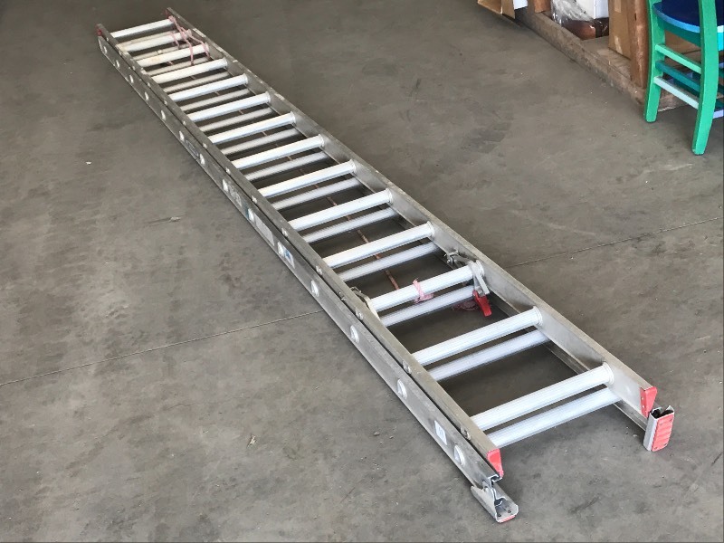 lot 11 image: Werner 28ft Ladder
