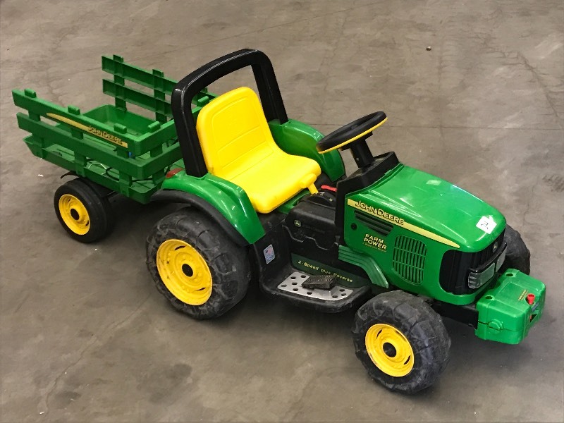 lot 34 image: John Deere Electric Tractor