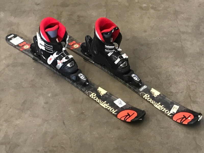 lot 40 image: Rossignol Youth Trick Skis