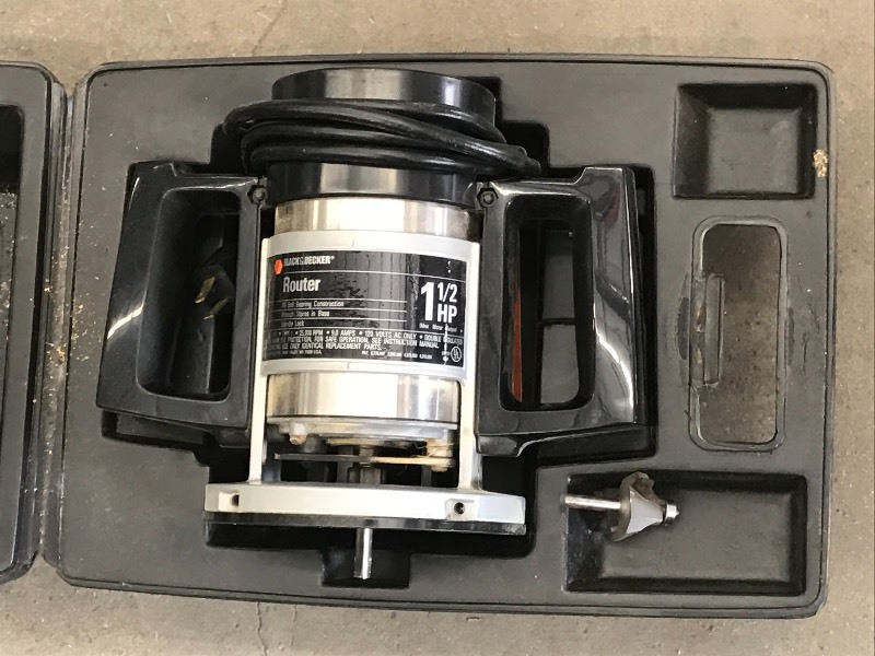 lot 84 image: Black & Decker Router