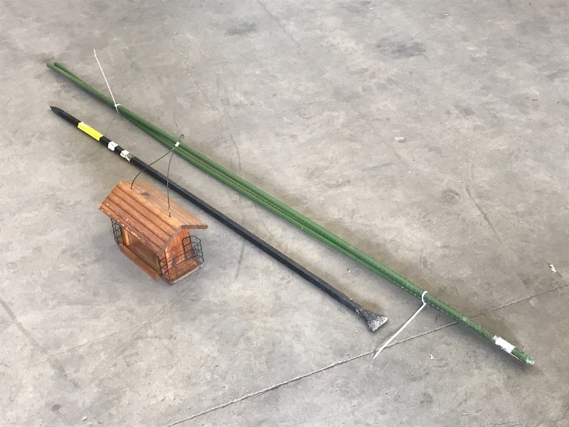 lot 88 image: Bird Feeder, (2) Garden Stakes, 16# Pry Bar