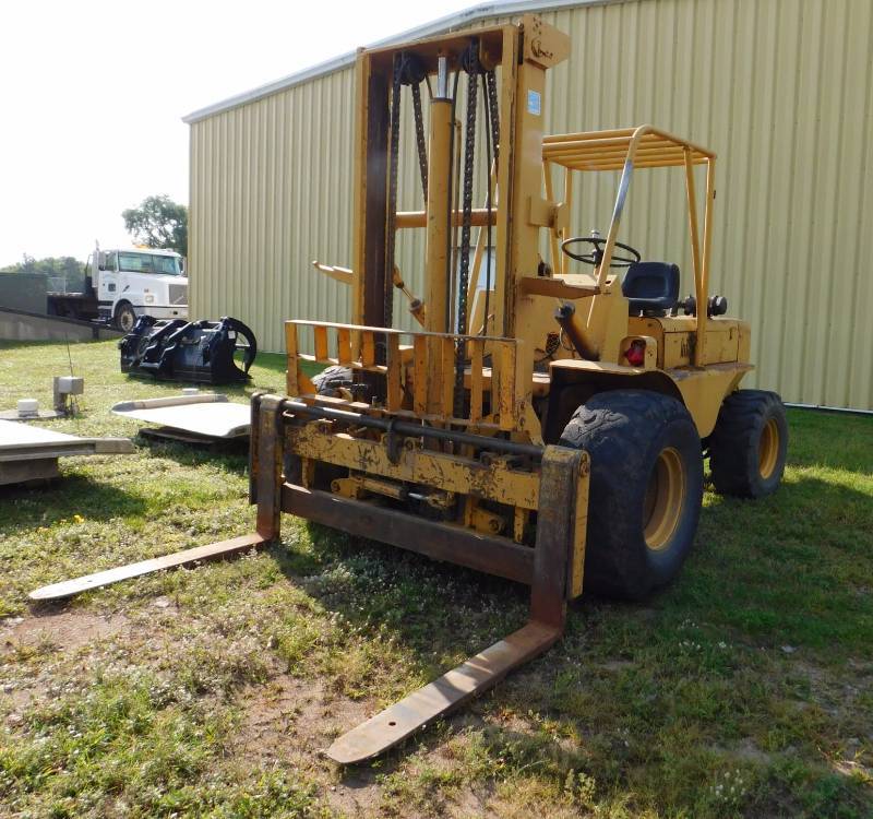 lot 2 image: Baker IM-100 - Towable Forklift