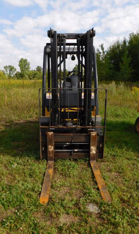 lot 3 image: 2006 5000lb Yale GLP50 Forklift