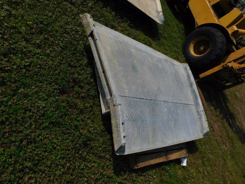 lot 17 image: 82 x 53 Aluminum Dock Plate