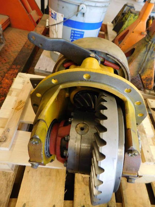 lot 26 image: Yellow Differential Unit with Parking Brake