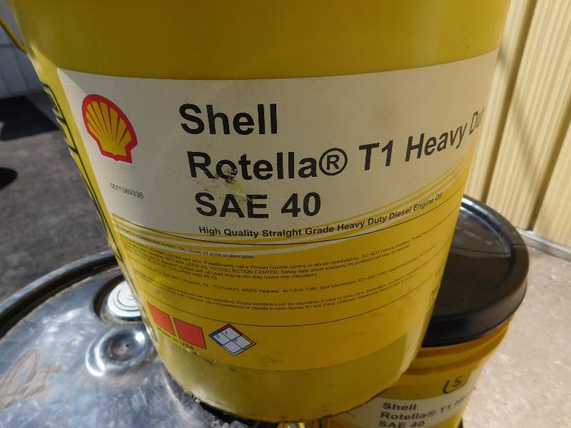 lot 29 image: 5 - 5 Gallon Shell Rotella T1 Heavy Duty SAE 40 Engine Oil