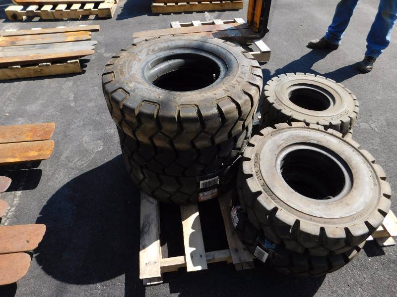 lot 32 image: Misc. Pallet of Pneumatic Forklift Tires