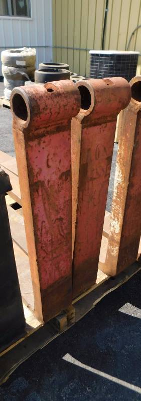 lot 34 image: A Pair of 2 x 5 x 60 Shaft Forklift Forks