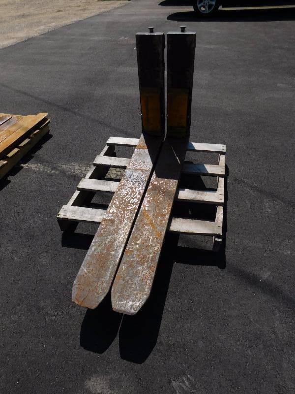 Class 3 Forklift Forks with Bumper Pads 2" x 6" x 48" HercULift