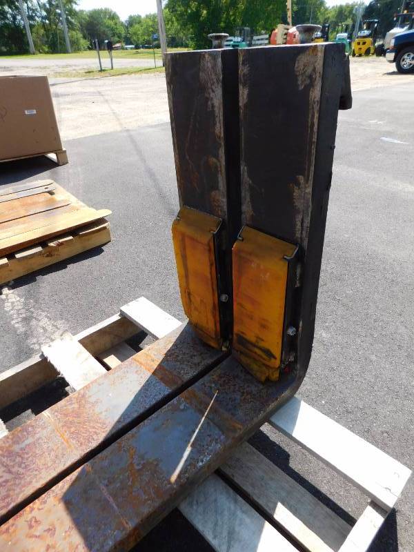 Class 3 Forklift Forks with Bumper Pads 2" x 6" x 48" HercULift