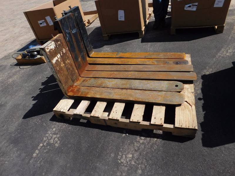 lot 38 image: Class 2 and Class 3 Forklift Forks