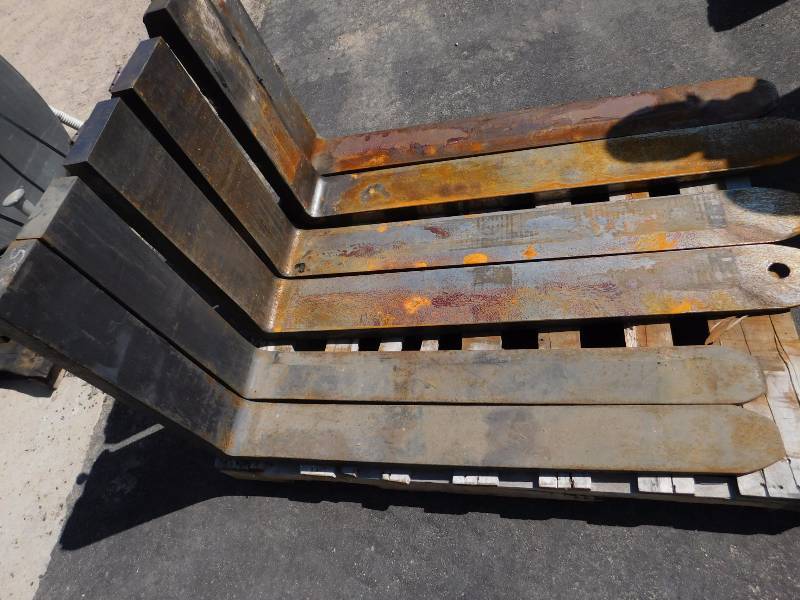 lot 39 image: Class 3 Forklift Forks