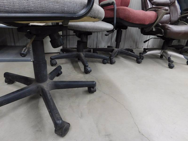 lot 48 image: Four Adjustable Office Chairs