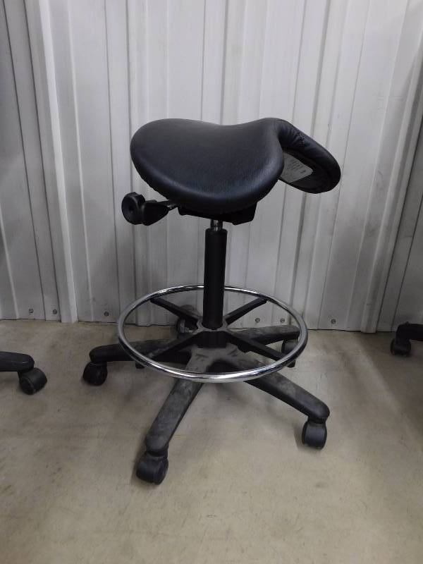 lot 49 image: Black Adjustable Office Chair