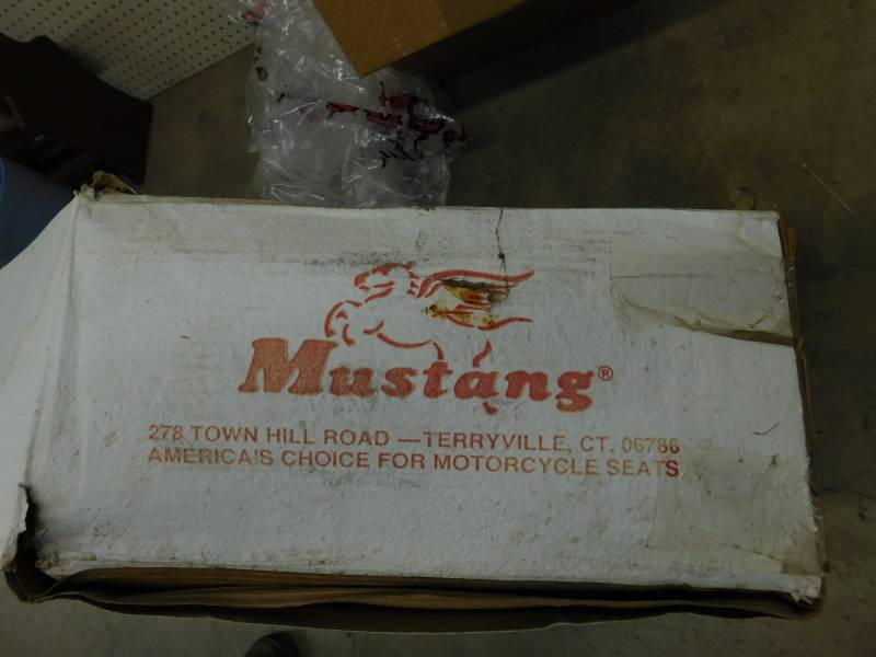 lot 58 image: Kawasaki 1500 Motorcycle Seats