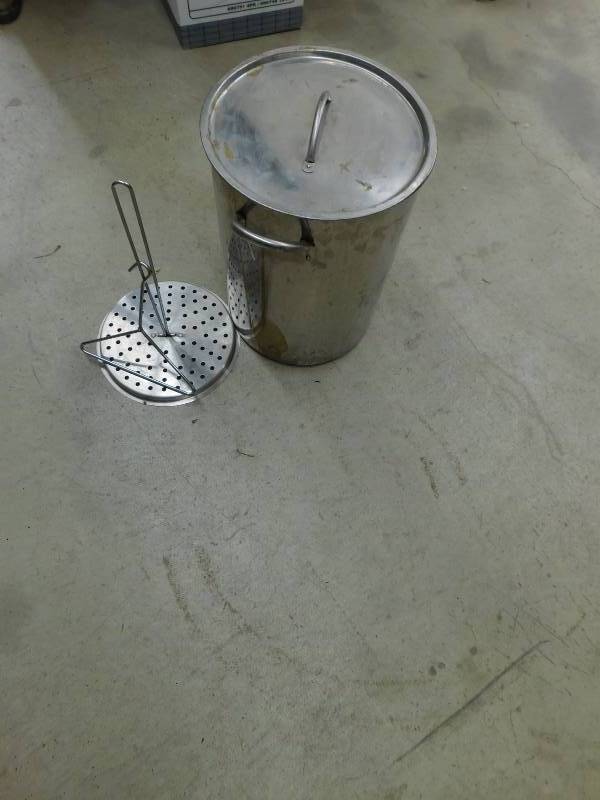 lot 59 image: Deep Fryer Kettle - 11 x 16