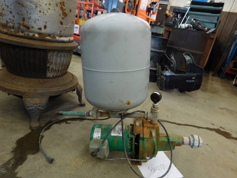 lot 70 image: 34 HP Jet Pump with Pressure Tank & Switch