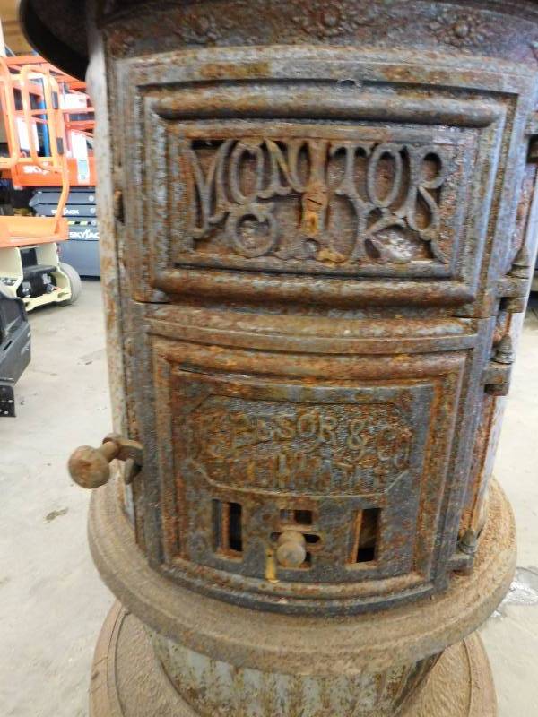 lot 72 image: Monitor Oak Cast Iron Wood Stove