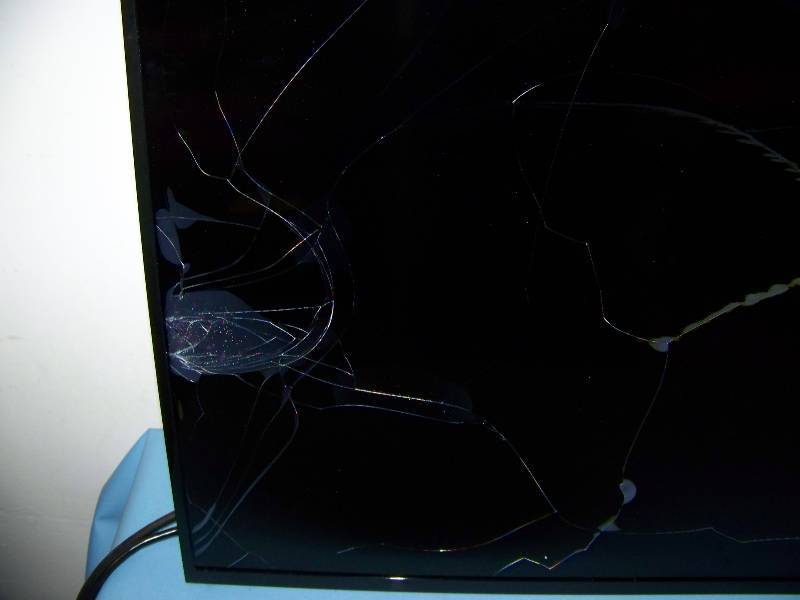 lot 131 image: (2) Flat Screen, Monitors  Displays for PARTS  REPAIR