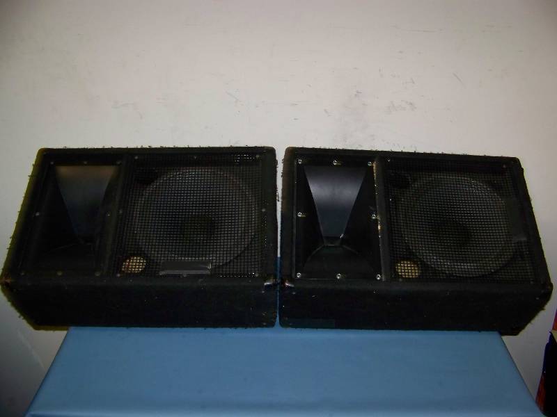 lot 43 image: (2) Yamaha, Professional, 12, 300W, Stage Monitors  Speakers  Loudspeakers