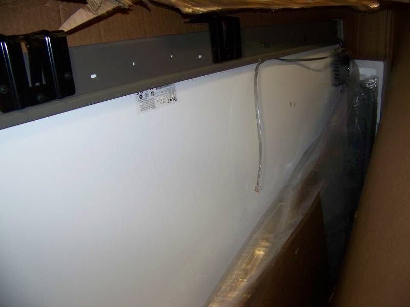 lot 59 image: SMARTBoard, Interactive White Board with Pen Tray - NEW