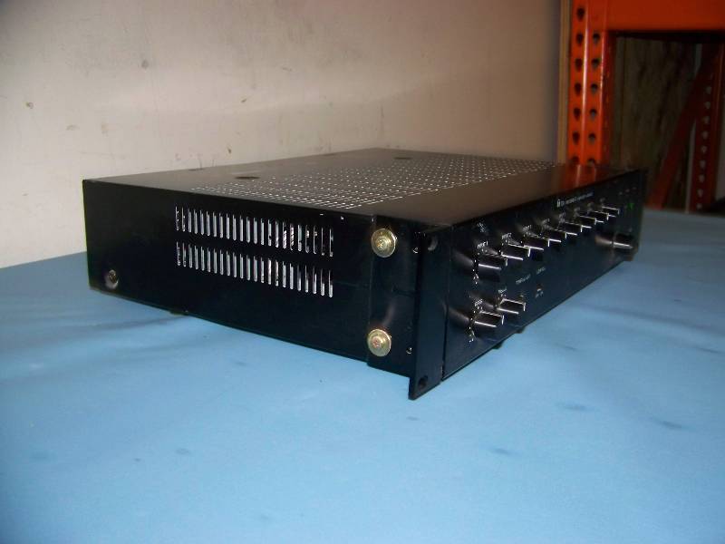 lot 64 image: TOA, 900 Series II, 8 Channel Mixer  Power Amplifier  Amp with (3) Rear Modules