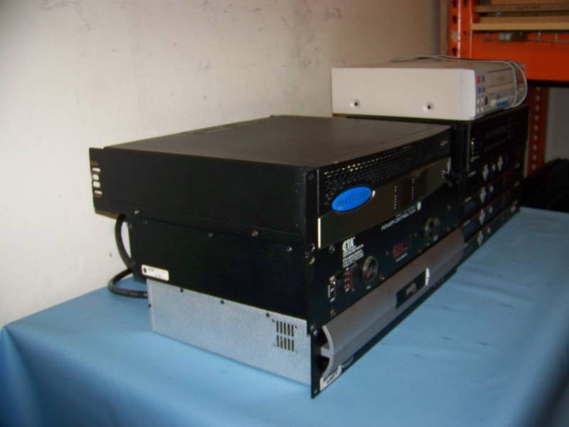 lot 130 image: Miscellaneous lot of Audio  Video items for PARTS  REPAIR