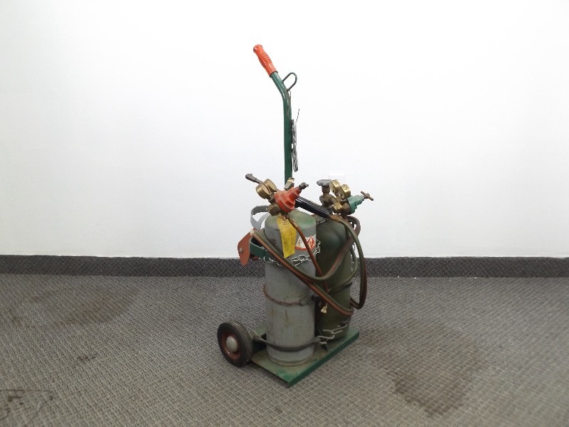 lot 4 image: WORKING Portable Oxygen Acetylene&nbspTank Torch Rig