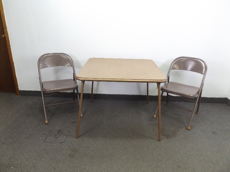 Vintage Cosco Folding Card Table And 2 Metal Chairs Ec