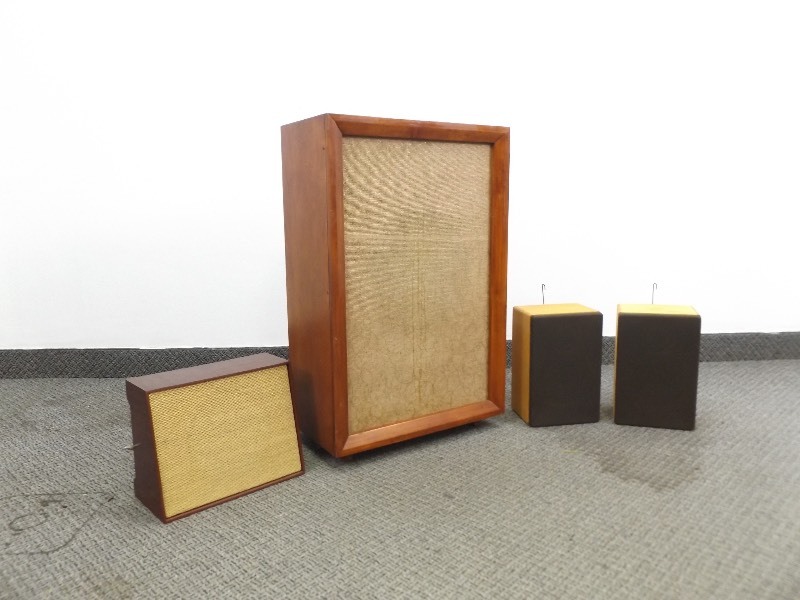 lot 18 image: Lot of Vintage Speakers