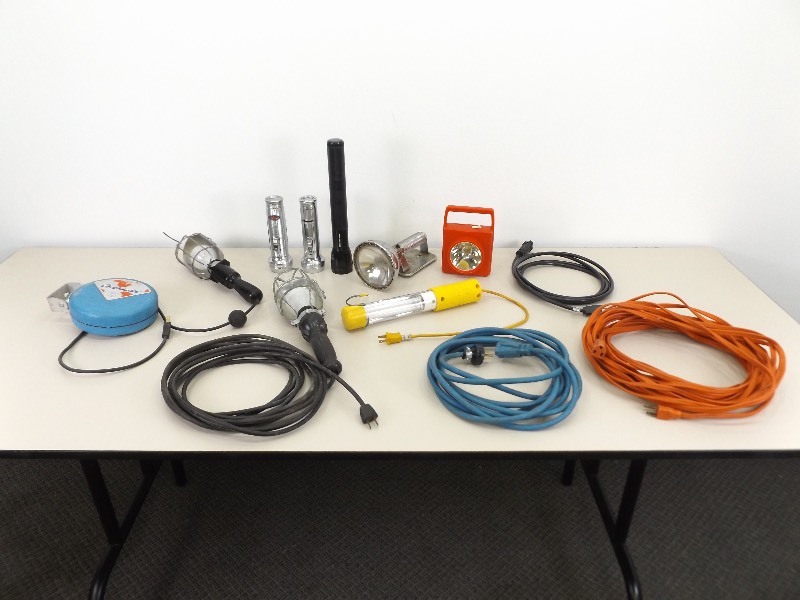 lot 48 image: Lot of Extension Cords, Drop Lights, Flashlights, etc.
