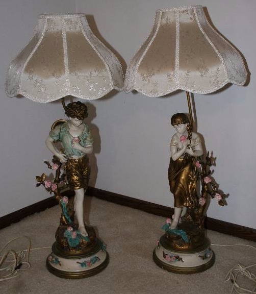 lot 2 image: Vintage Lamp Set