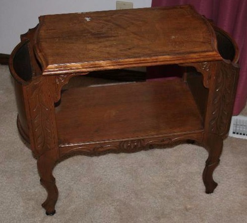lot 3 image: Vintage Side Table