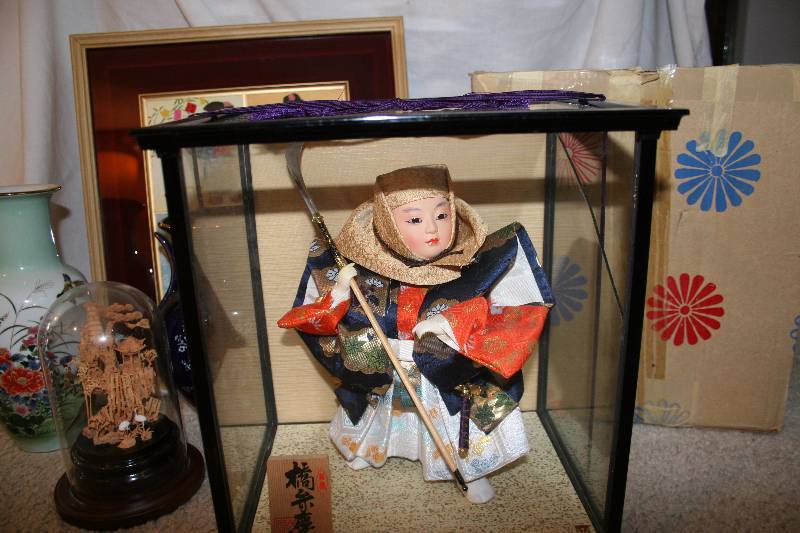 lot 10 image: Asian Themed Home Dcor