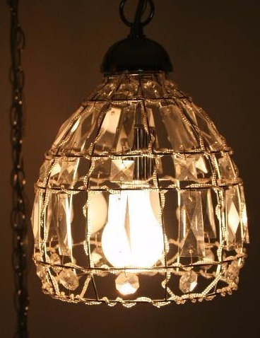 lot 17 image: Unique Hanging Light