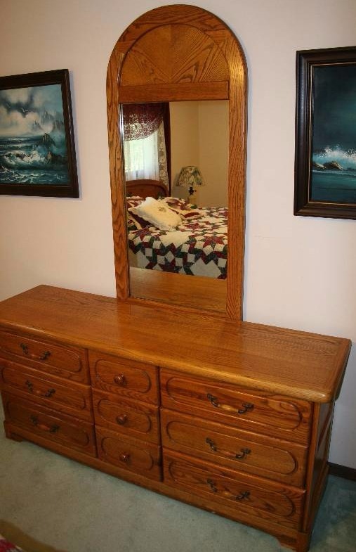 lot 30 image: Dresser with Mirror