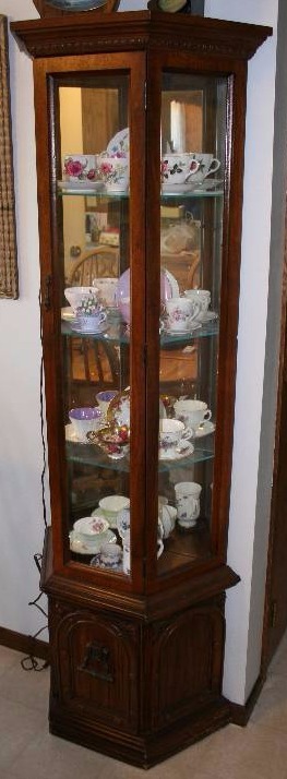 lot 33 image: Curio  Display Cabinet