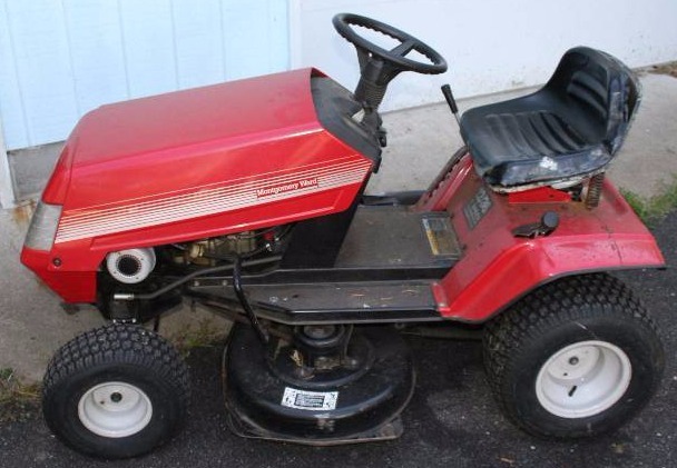 lot 60 image: Riding Lawnmower