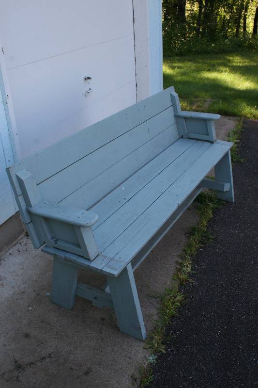 lot 64 image: Outdoor BenchTable