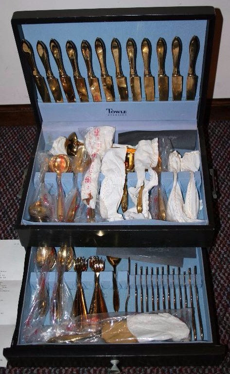 lot 71 image: Silverware Set