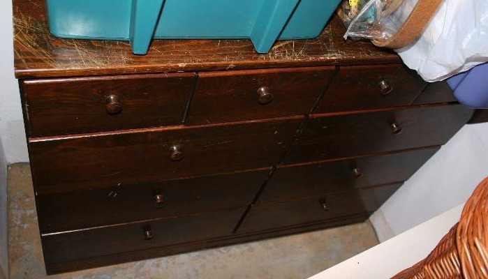 lot 82 image: Vintage Dresser