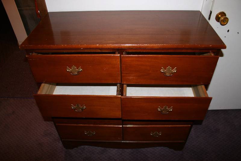 lot 83 image: Vintage Dresser