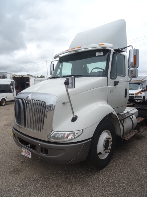 2007 International 8600 Semi. Single rear axle