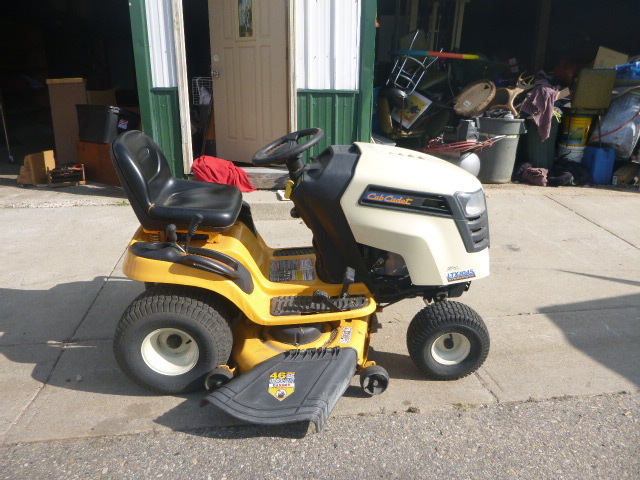 Cub Cadet LXT 1045 Lawn Tractor