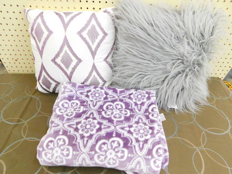 Jennifer Adams Home Minyar Plum King SIZE, MSRP $189.99