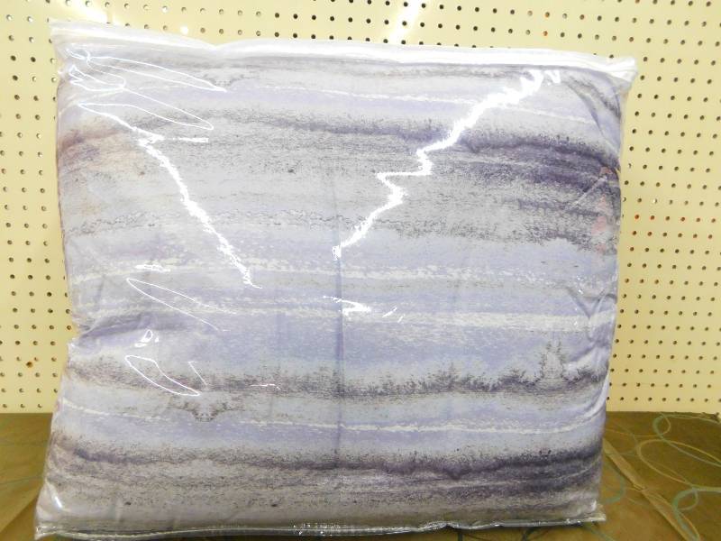 alc Forest FULL SIZE COMFORTER SET Plum, MSRP $69.99