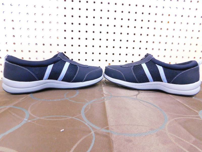 Easy Street Sport Delilah Womens Black SIZE 8.5, MSRP $73.99