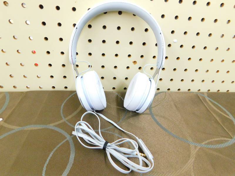 Beats EP On-Ear Headphones WHITE, MSRP $168.99