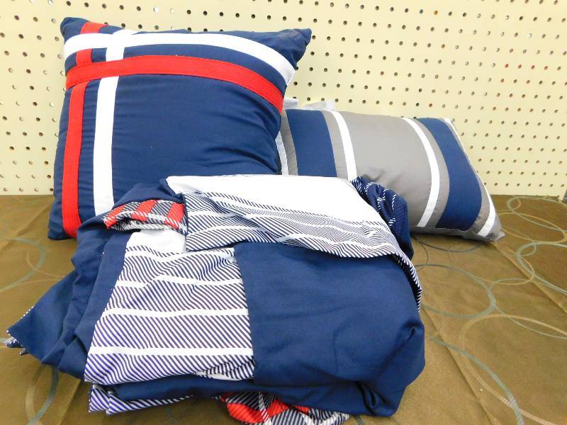 ID Harper 5 Piece Duvet Cover  Blue FullQueen, MSRP $79.99